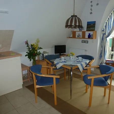 Stunning Apartment In Wieck A. Darss Near The Sea Zingst